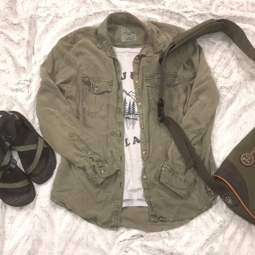 American Eagle Button down